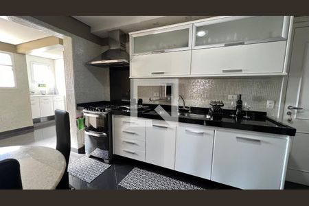 Apartamento para alugar com 106m², 2 quartos e 2 vagas Apartamento para alugar com 106m², 2 quartos e 2 vagasCozinha