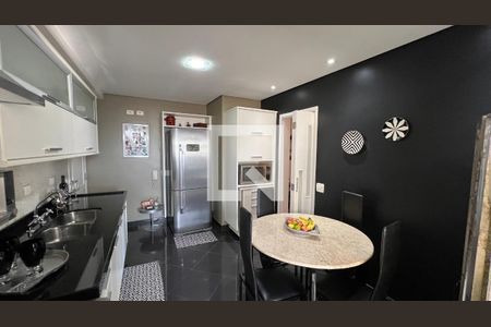 Apartamento para alugar com 106m², 2 quartos e 2 vagas Apartamento para alugar com 106m², 2 quartos e 2 vagasCozinha