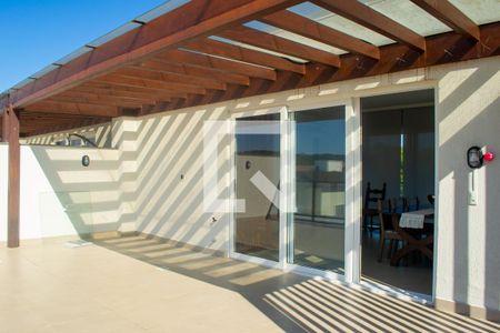 Casa de condomínio à venda com 306m², 3 quartos e sem vaga Casa de condomínio à venda com 306m², 3 quartos e sem vagaTerraço