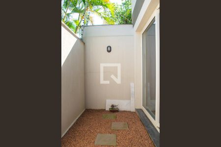 Casa de condomínio à venda com 306m², 3 quartos e sem vaga Casa de condomínio à venda com 306m², 3 quartos e sem vagaQuintal