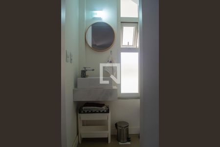 Lavabo de casa de condomínio à venda com 3 quartos, 306m² em Vila Assunção, Porto Alegre