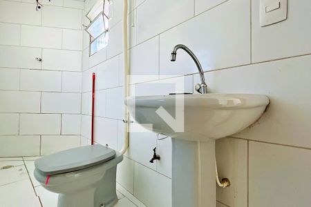 Banheiro de casa para alugar com 1 quarto, 60m² em Vila Itapoan, Guarulhos