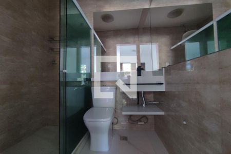 Casa de condomínio à venda com 230m², 3 quartos e 2 vagasBanheiro da Suite 1