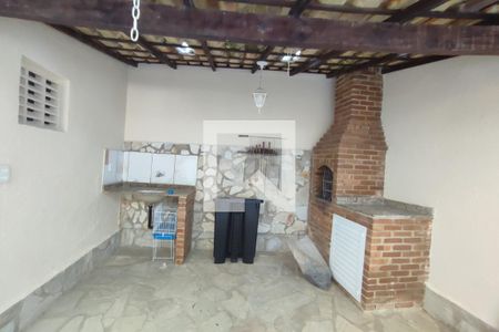 Casa de condomínio à venda com 230m², 3 quartos e 2 vagasArea Externa