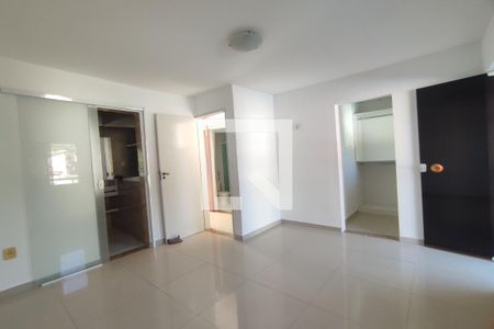 Casa de condomínio à venda com 230m², 3 quartos e 2 vagasSuite 1