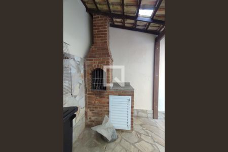 Casa de condomínio à venda com 230m², 3 quartos e 2 vagasArea Externa