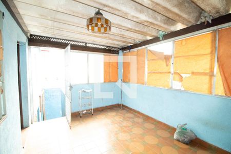 Casa à venda com 320m², 2 quartos e 2 vagas Casa à venda com 320m², 2 quartos e 2 vagasVaranda