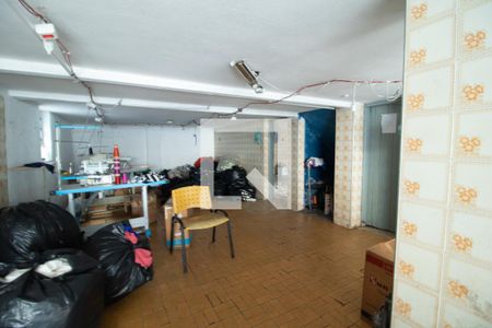 Casa à venda com 320m², 2 quartos e 2 vagas Casa à venda com 320m², 2 quartos e 2 vagasSalão