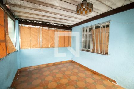 Casa à venda com 320m², 2 quartos e 2 vagas Casa à venda com 320m², 2 quartos e 2 vagasVaranda