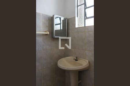 Banheiro de apartamento à venda com 1 quarto, 40m² em Menino Deus, Porto Alegre