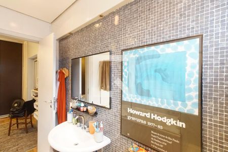 Casa à venda com 180m², 4 quartos e 2 vagasBanheiro da Suíte