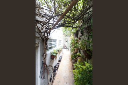 Casa à venda com 180m², 4 quartos e 2 vagasCorredor externo