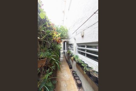 Casa à venda com 180m², 4 quartos e 2 vagasCorredor externo