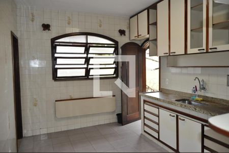 Casa para alugar com 3 quartos, 250m² em Del Castilho, Rio de Janeiro
