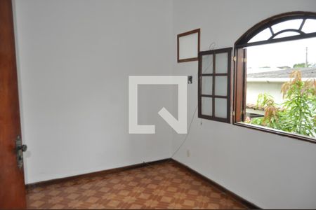Quarto de casa para alugar com 3 quartos, 250m² em Del Castilho, Rio de Janeiro