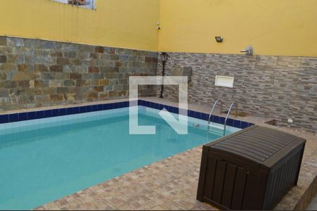 Casa à venda com 160m², 3 quartos e 3 vagas Casa à venda com 160m², 3 quartos e 3 vagasPiscina