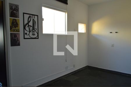 Casa à venda com 160m², 3 quartos e 3 vagas Casa à venda com 160m², 3 quartos e 3 vagasEstúdio