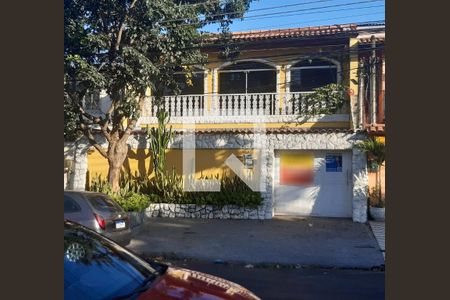 Casa à venda com 160m², 3 quartos e 3 vagas Casa à venda com 160m², 3 quartos e 3 vagasFachada