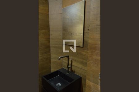 Casa à venda com 160m², 3 quartos e 3 vagas Casa à venda com 160m², 3 quartos e 3 vagasBanheiro de Serviço