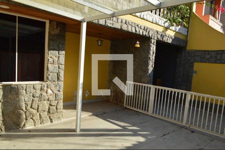 Casa à venda com 160m², 3 quartos e 3 vagas Casa à venda com 160m², 3 quartos e 3 vagasEntrada