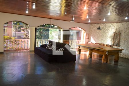 Casa à venda com 160m², 3 quartos e 3 vagas Casa à venda com 160m², 3 quartos e 3 vagasSalão de Jogos