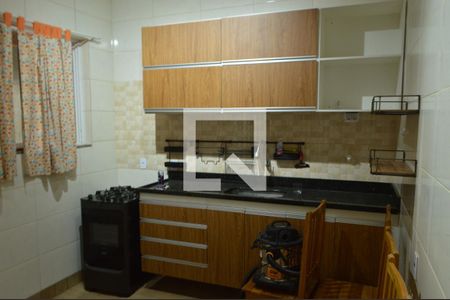 Casa à venda com 160m², 3 quartos e 3 vagas Casa à venda com 160m², 3 quartos e 3 vagasCozinha