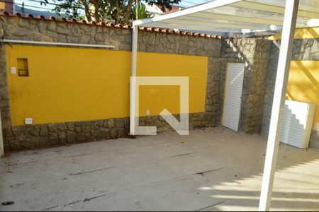 Casa à venda com 160m², 3 quartos e 3 vagas Casa à venda com 160m², 3 quartos e 3 vagasQuintal