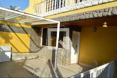 Casa à venda com 160m², 3 quartos e 3 vagas Casa à venda com 160m², 3 quartos e 3 vagasEntrada