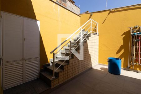 Casa à venda com 251m², 2 quartos e 2 vagasFundos