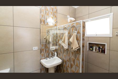 Casa à venda com 251m², 2 quartos e 2 vagasBanheiro da Suíte