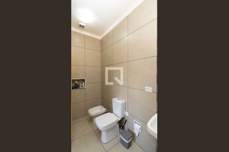 Casa à venda com 251m², 2 quartos e 2 vagasBanheiro da Suíte