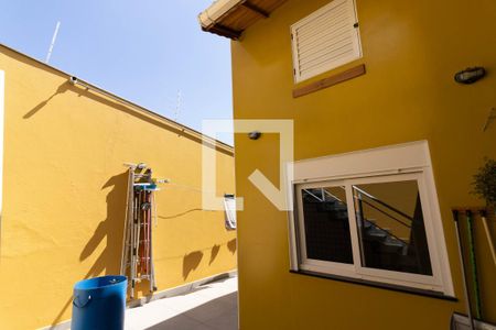 Casa à venda com 251m², 2 quartos e 2 vagasFundos