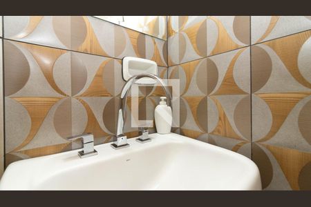 Casa à venda com 251m², 2 quartos e 2 vagasBanheiro da Suíte