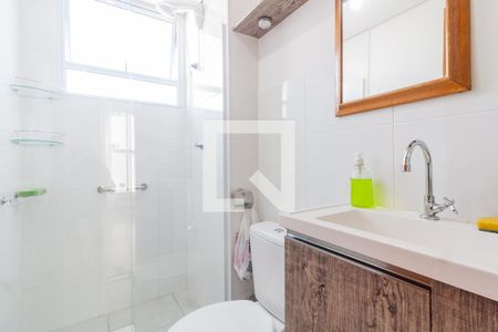 Banheiro de apartamento para alugar com 2 quartos, 48m² em Serraria, São José