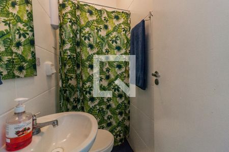 Banheiro de kitnet/studio para alugar com 1 quarto, 36m² em Centro, Florianópolis
