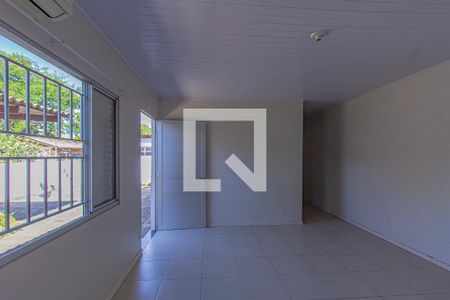 Sala de casa de condomínio para alugar com 2 quartos, 69m² em Niterói, Canoas