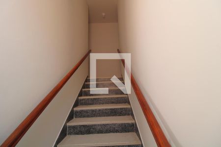 Escada de casa para alugar com 3 quartos, 100m² em Jardim Santa Cruz (campo Grande), São Paulo