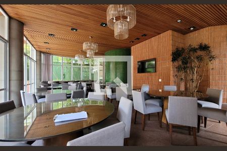 Apartamento à venda com 385m², 4 quartos e 4 vagas Apartamento à venda com 385m², 4 quartos e 4 vagasSalão de festas