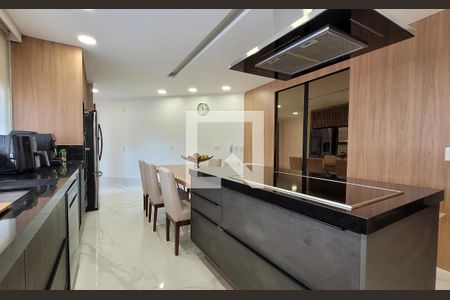 Apartamento à venda com 385m², 4 quartos e 4 vagas Apartamento à venda com 385m², 4 quartos e 4 vagasCozinha