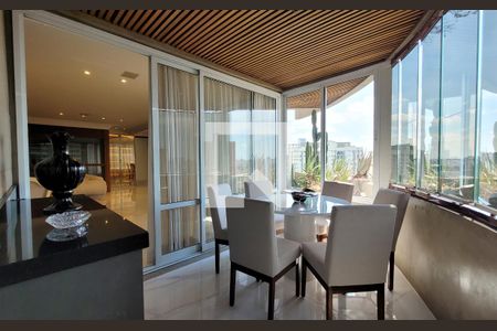 Apartamento à venda com 385m², 4 quartos e 4 vagas Apartamento à venda com 385m², 4 quartos e 4 vagasVaranda