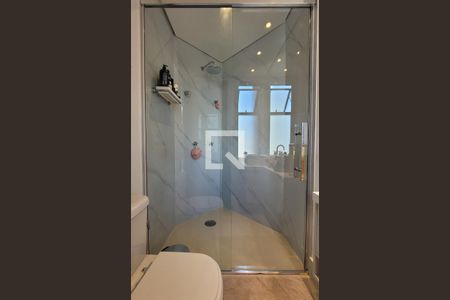 Apartamento à venda com 385m², 4 quartos e 4 vagas Apartamento à venda com 385m², 4 quartos e 4 vagasBanheiro da suíte