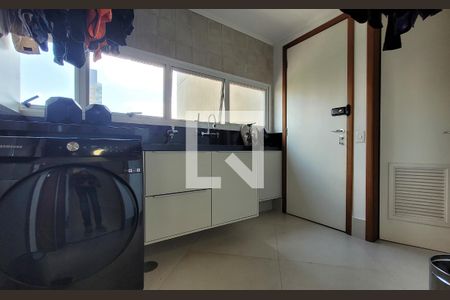 Apartamento à venda com 385m², 4 quartos e 4 vagas Apartamento à venda com 385m², 4 quartos e 4 vagasArea de serviço