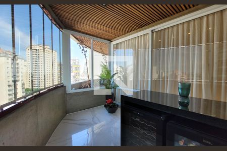 Apartamento à venda com 385m², 4 quartos e 4 vagas Apartamento à venda com 385m², 4 quartos e 4 vagasVaranda