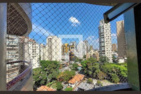 Apartamento à venda com 385m², 4 quartos e 4 vagas Apartamento à venda com 385m², 4 quartos e 4 vagasVista