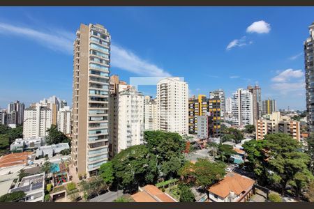 Apartamento à venda com 385m², 4 quartos e 4 vagas Apartamento à venda com 385m², 4 quartos e 4 vagasVista