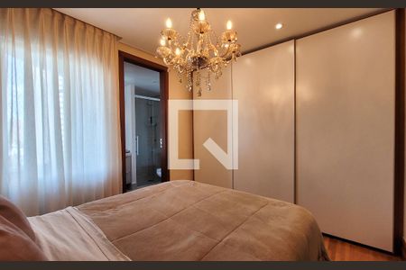 Apartamento à venda com 385m², 4 quartos e 4 vagas Apartamento à venda com 385m², 4 quartos e 4 vagasSuíte 2