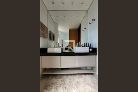 Apartamento à venda com 385m², 4 quartos e 4 vagas Apartamento à venda com 385m², 4 quartos e 4 vagasBanheiro da suíte 4