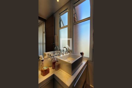 Apartamento à venda com 385m², 4 quartos e 4 vagas Apartamento à venda com 385m², 4 quartos e 4 vagasBanheiro da suíte