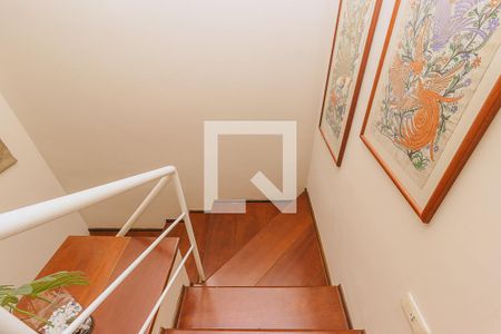Escada de casa de condomínio para alugar com 3 quartos, 170m² em Urbanova, São José dos Campos