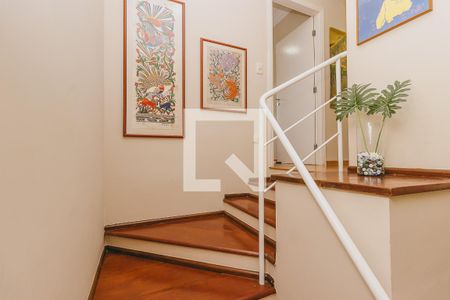 Escada de casa de condomínio para alugar com 3 quartos, 170m² em Urbanova, São José dos Campos